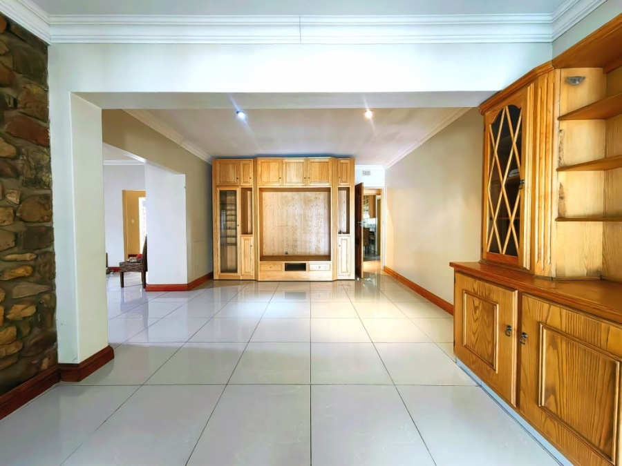 5 Bedroom Property for Sale in Grimbeeck Park North West